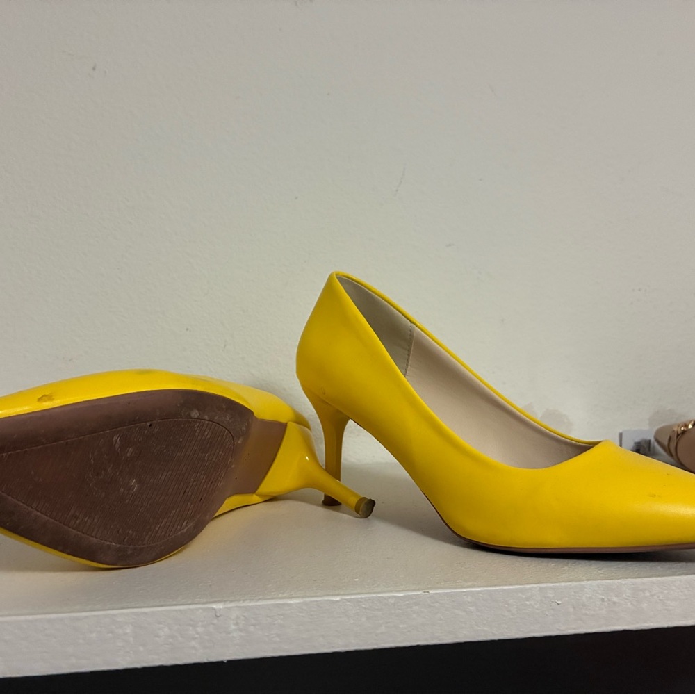 Elegant Yellow Women's Pumps